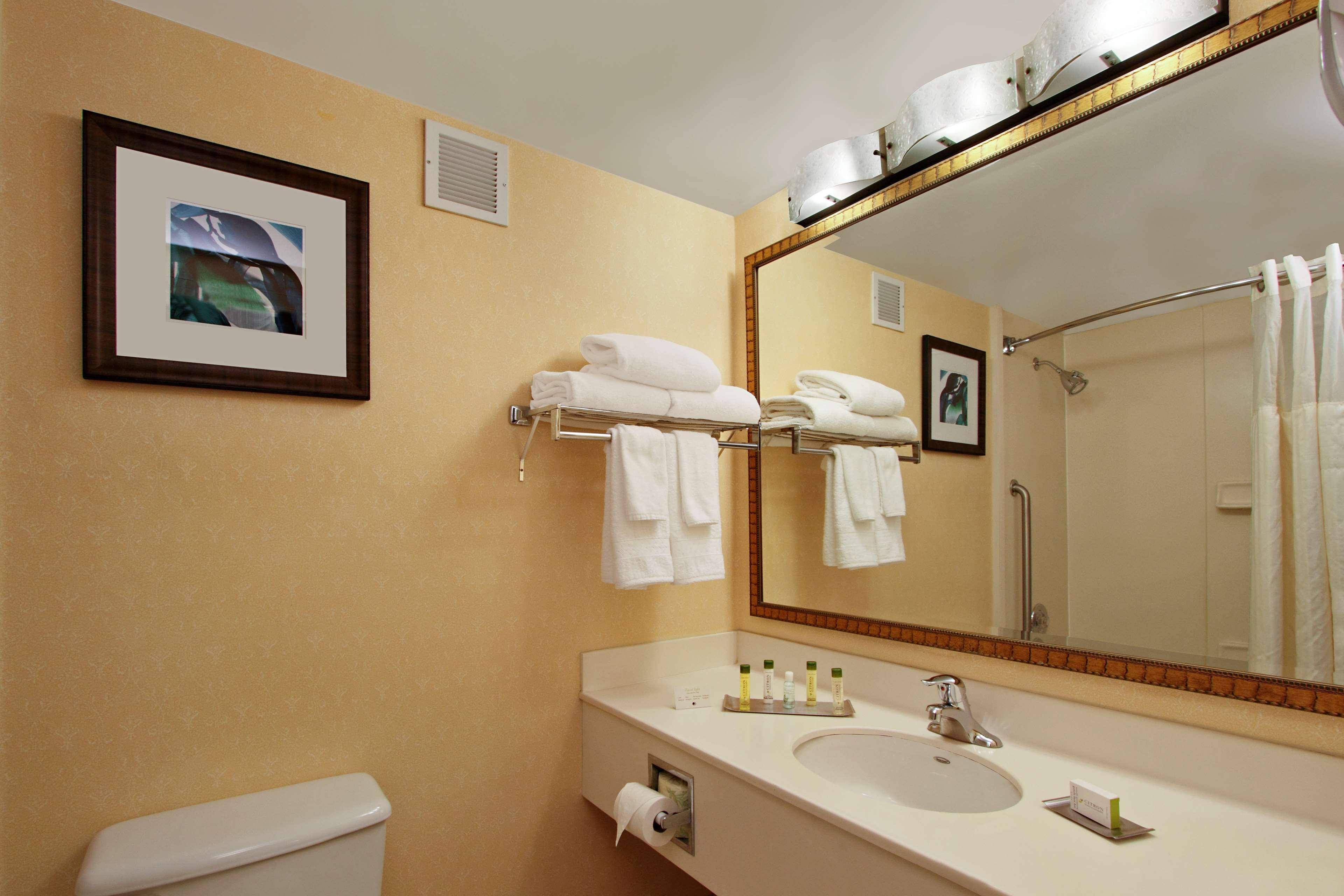 Hotel Doubletree By Hilton Mahwah Esterno foto
