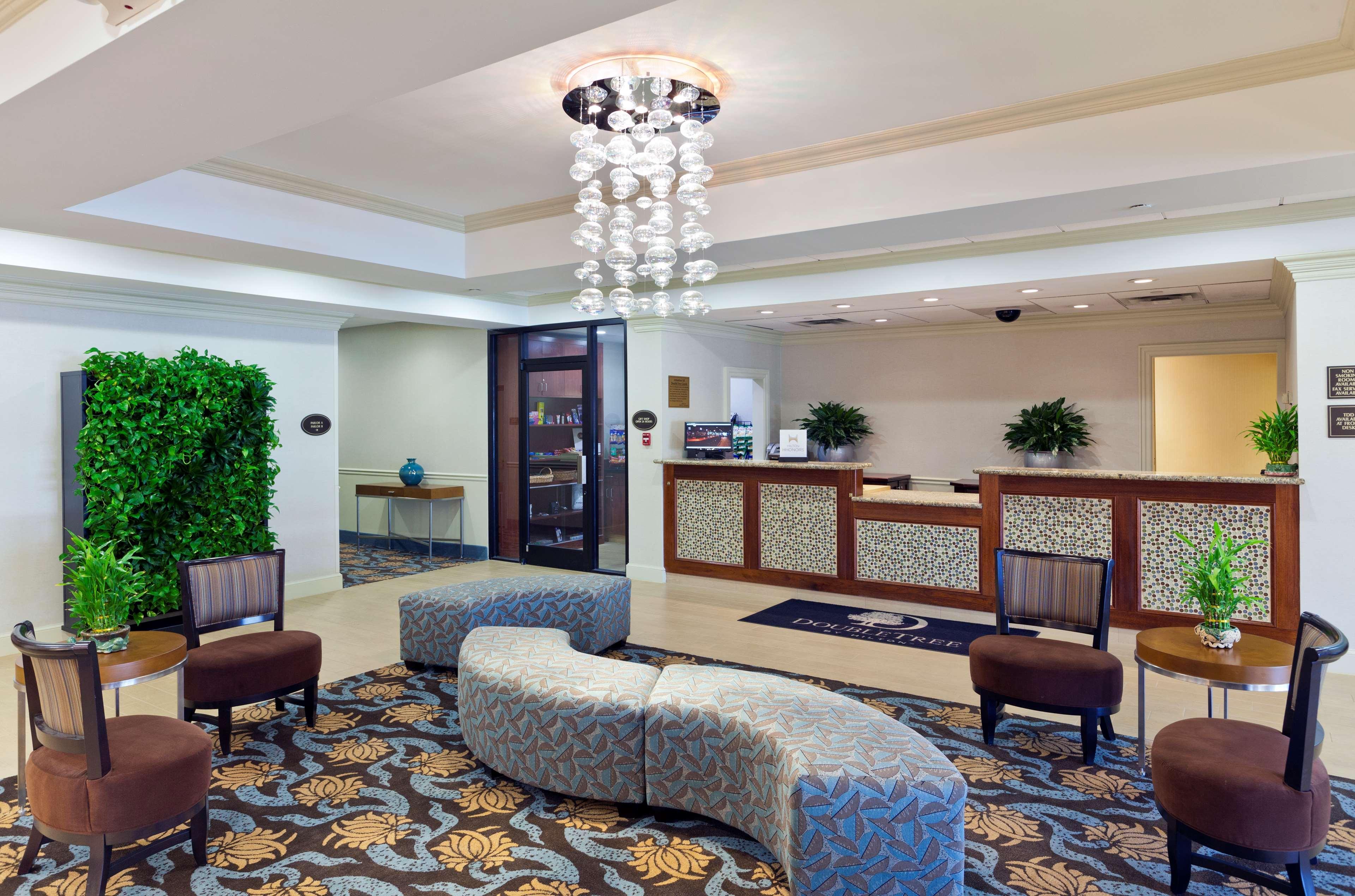 Hotel Doubletree By Hilton Mahwah Esterno foto