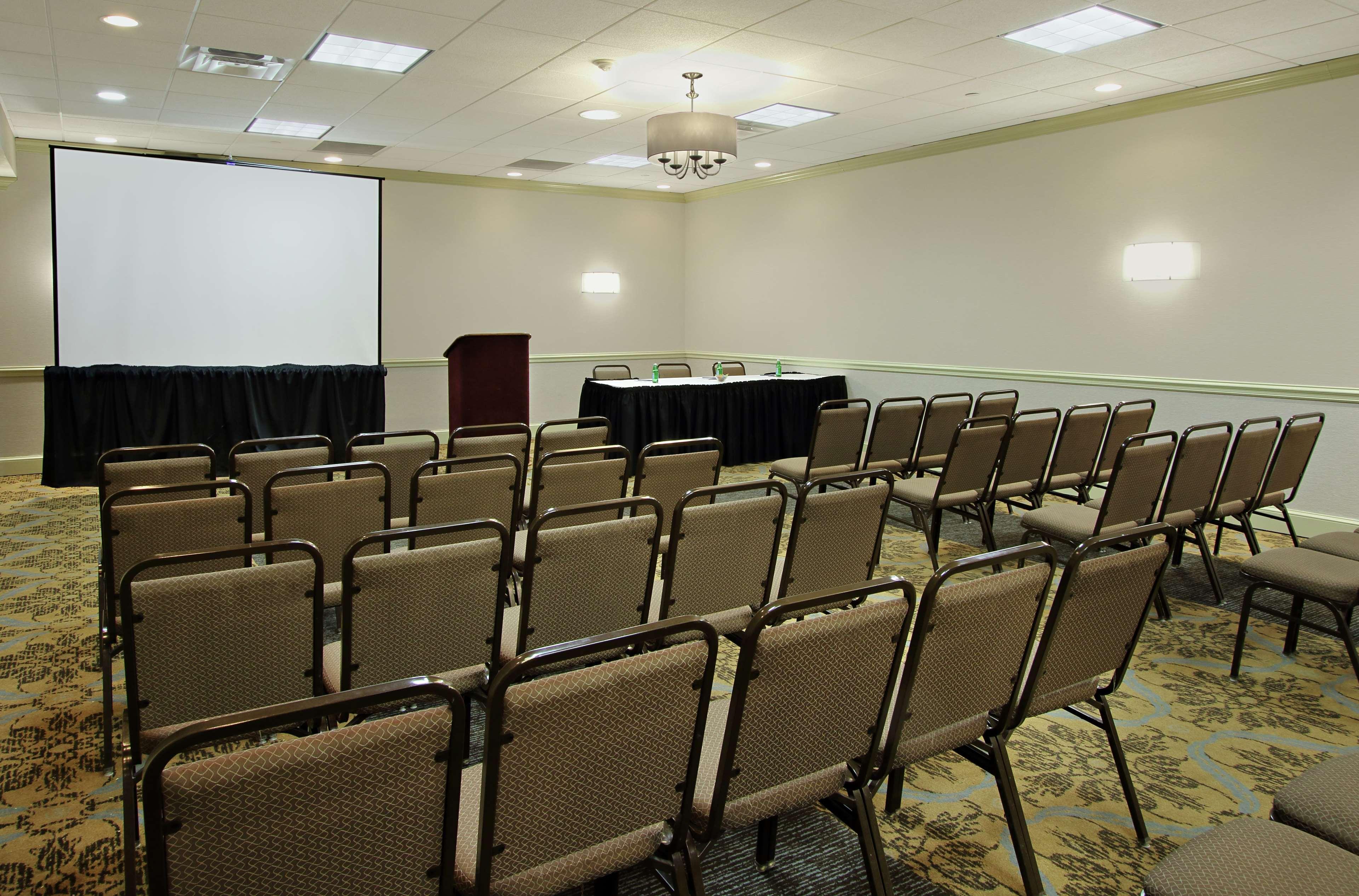 Hotel Doubletree By Hilton Mahwah Esterno foto