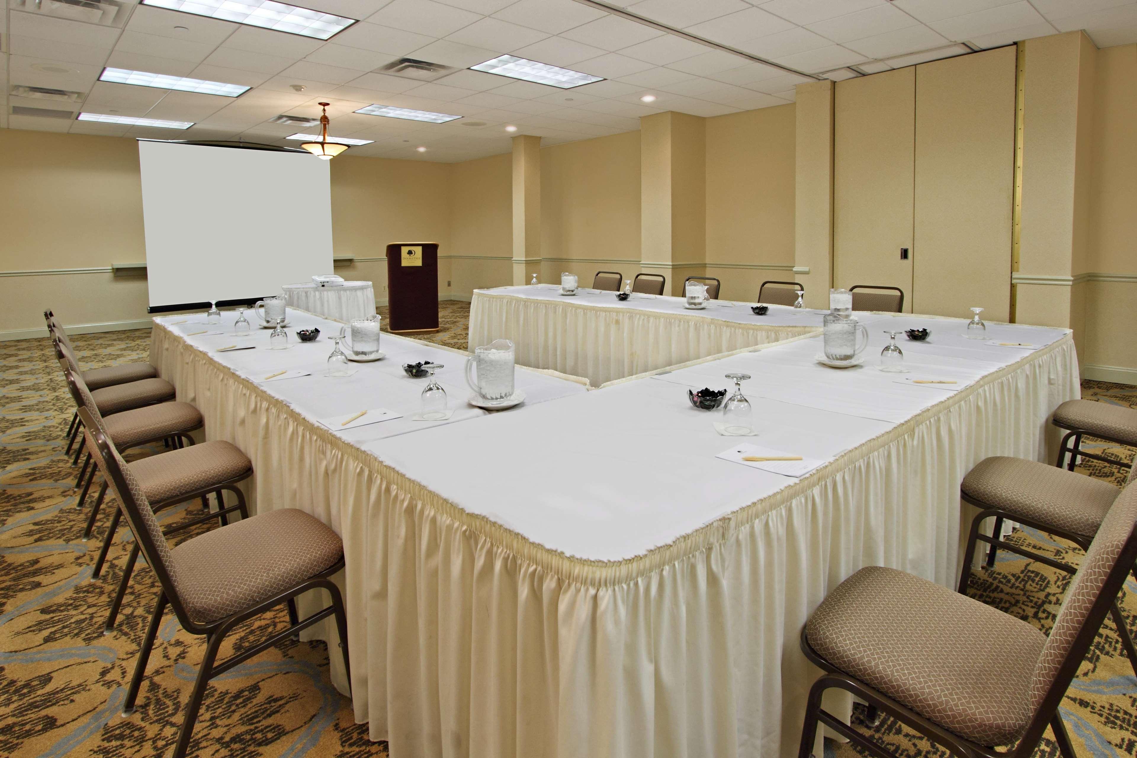 Hotel Doubletree By Hilton Mahwah Esterno foto