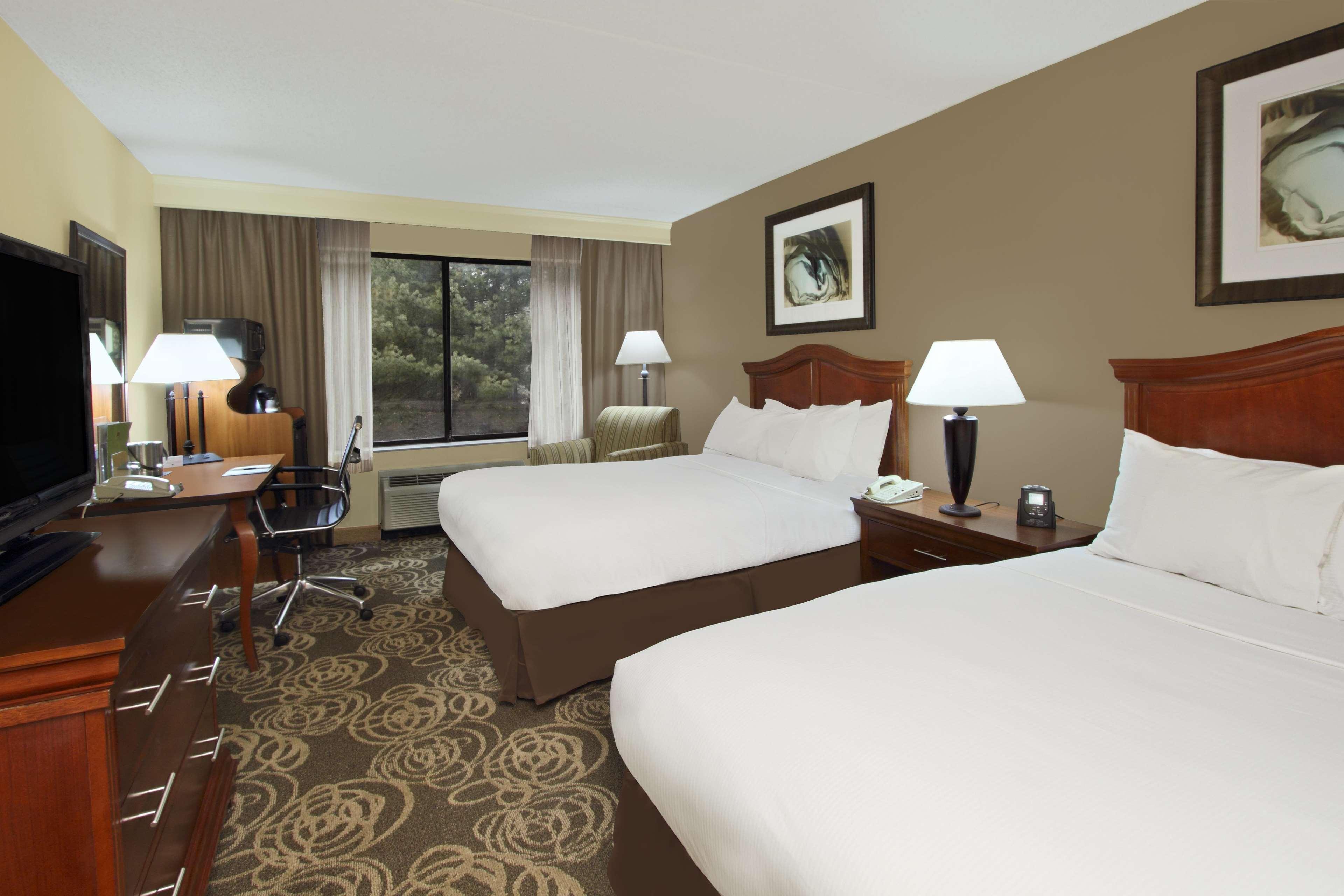 Hotel Doubletree By Hilton Mahwah Esterno foto
