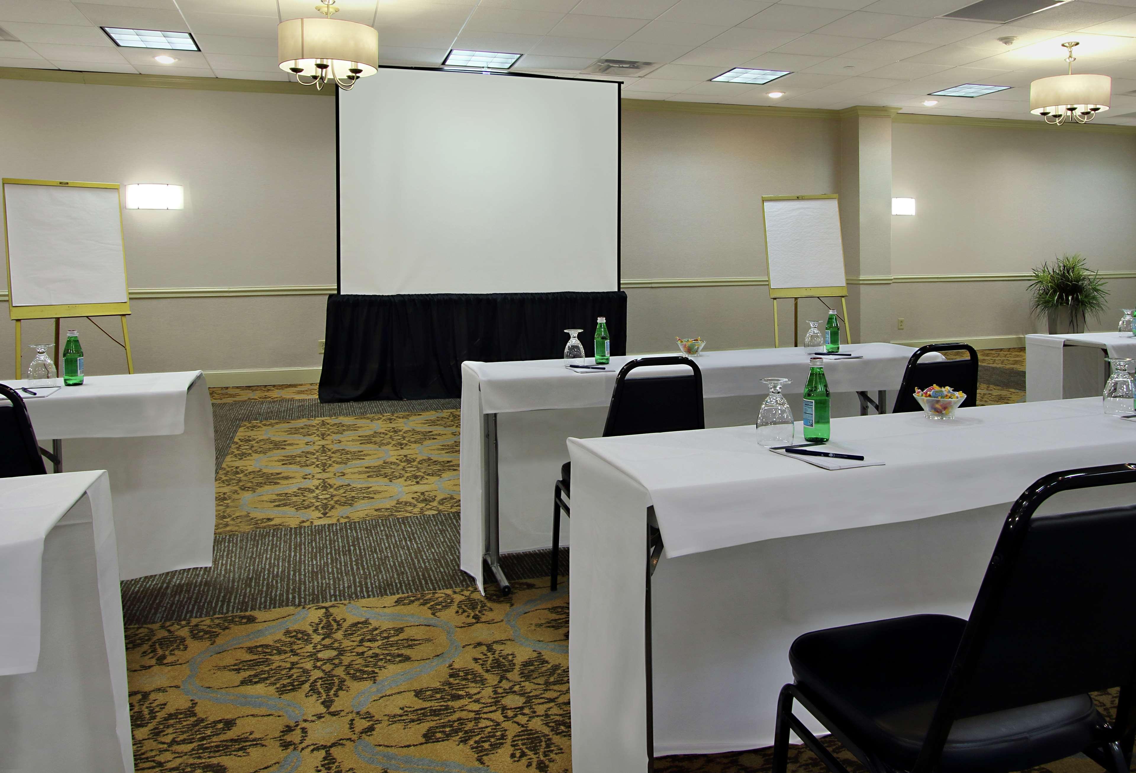 Hotel Doubletree By Hilton Mahwah Esterno foto