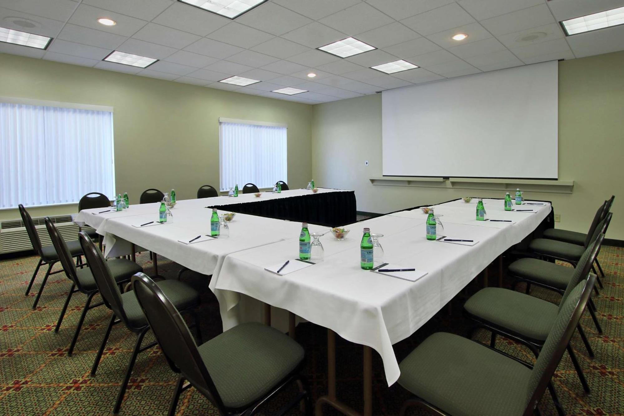 Hotel Doubletree By Hilton Mahwah Esterno foto