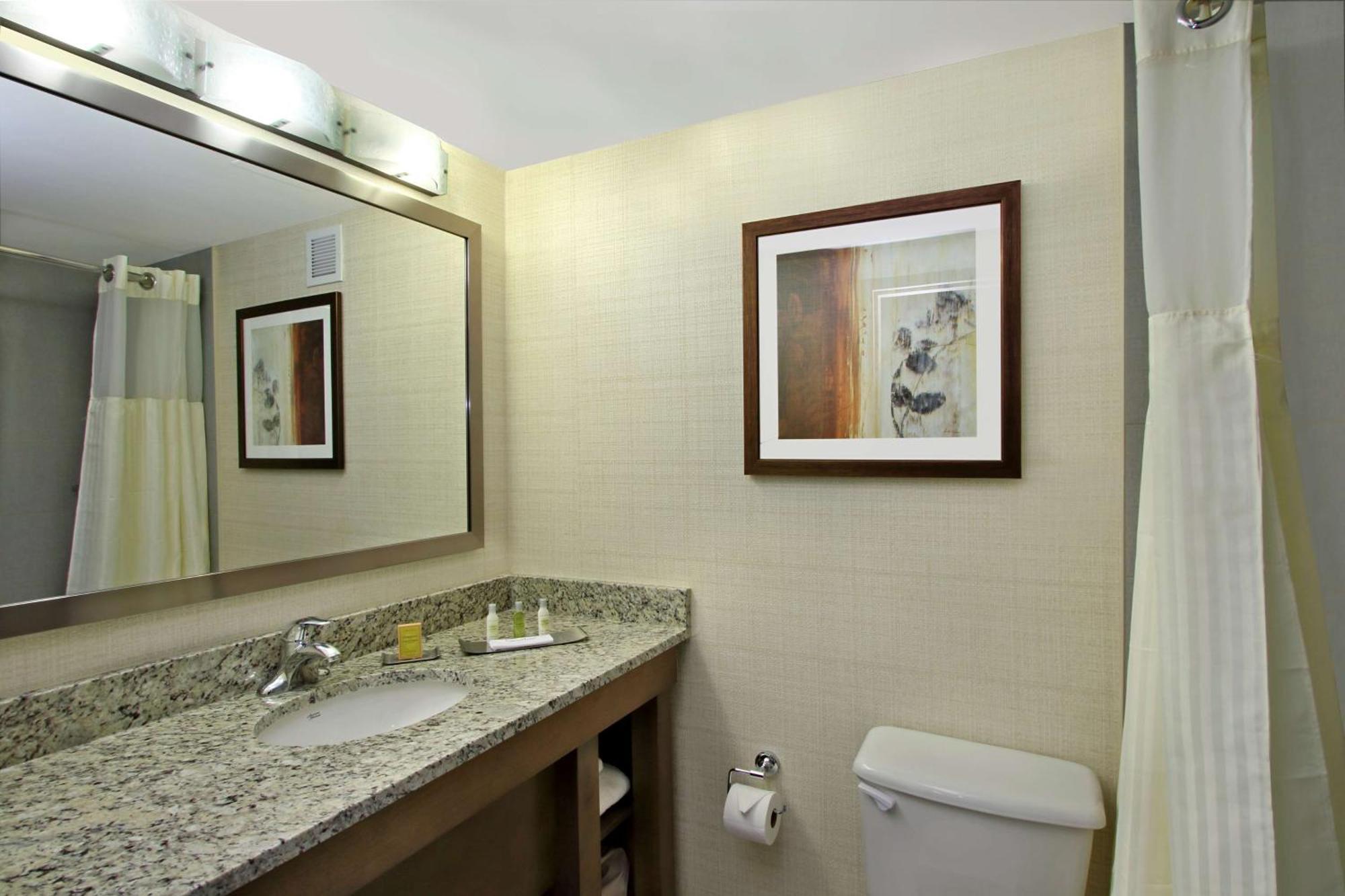 Hotel Doubletree By Hilton Mahwah Esterno foto