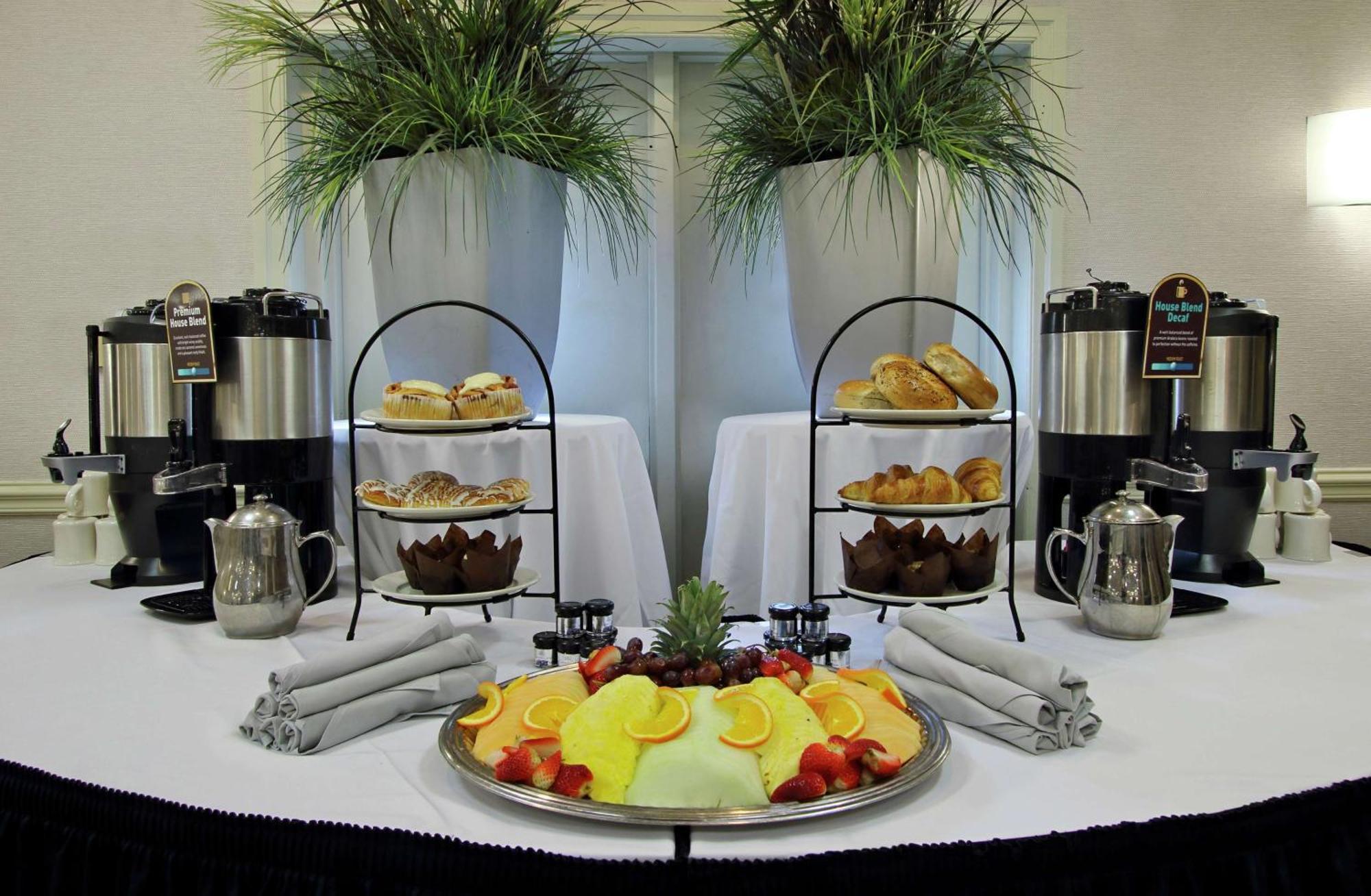 Hotel Doubletree By Hilton Mahwah Esterno foto