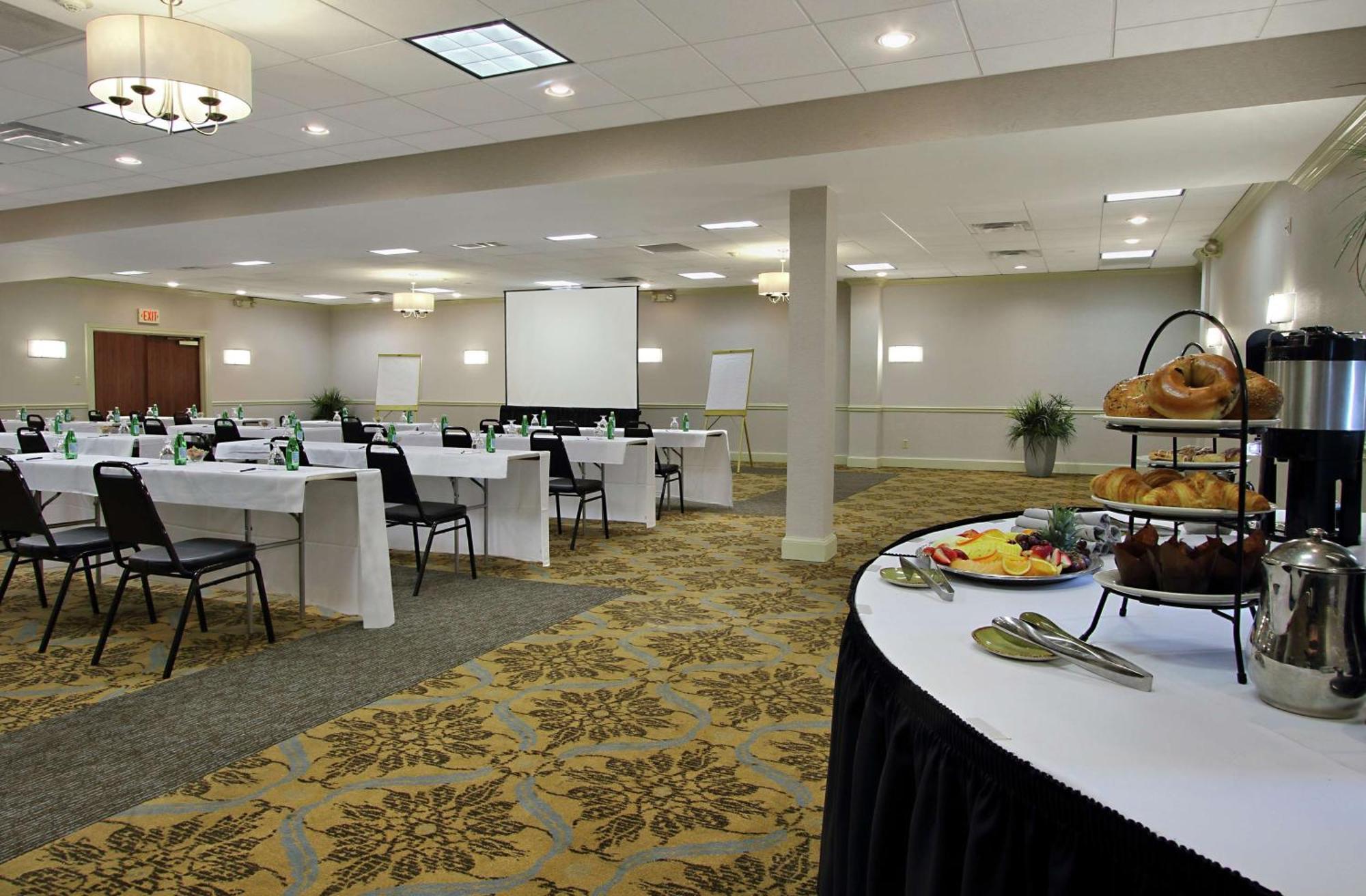Hotel Doubletree By Hilton Mahwah Esterno foto