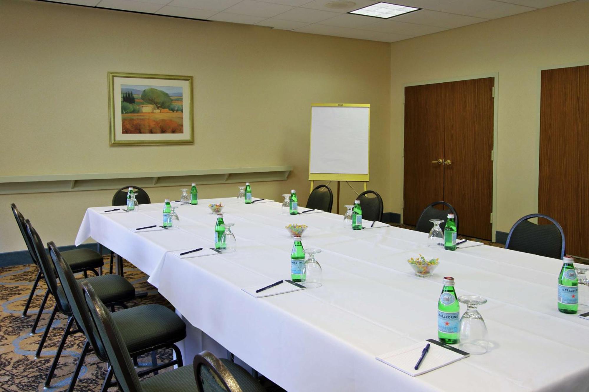 Hotel Doubletree By Hilton Mahwah Esterno foto