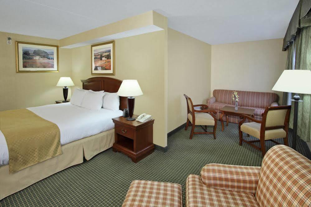 Hotel Doubletree By Hilton Mahwah Esterno foto