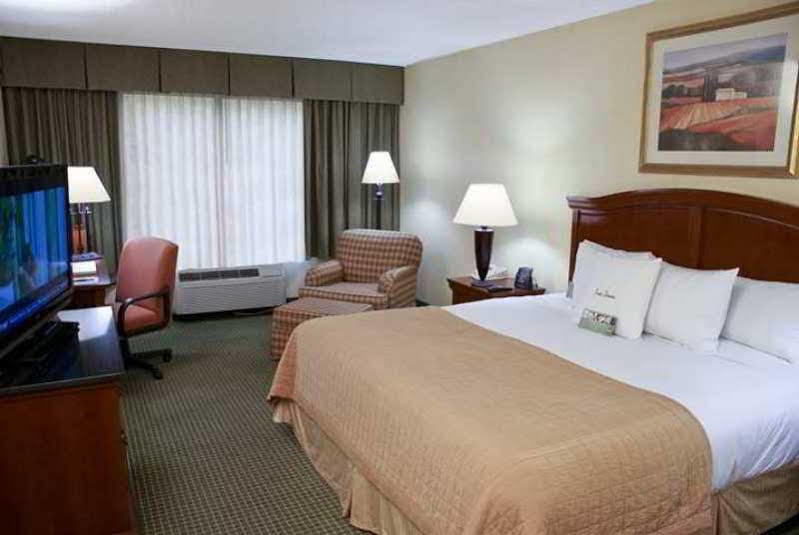 Hotel Doubletree By Hilton Mahwah Esterno foto